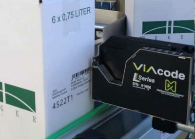 Marquage sur caisse carton blanc - impression code à barres EAN - secteur vinicole I Marquage jet 'encre thermique TIJ