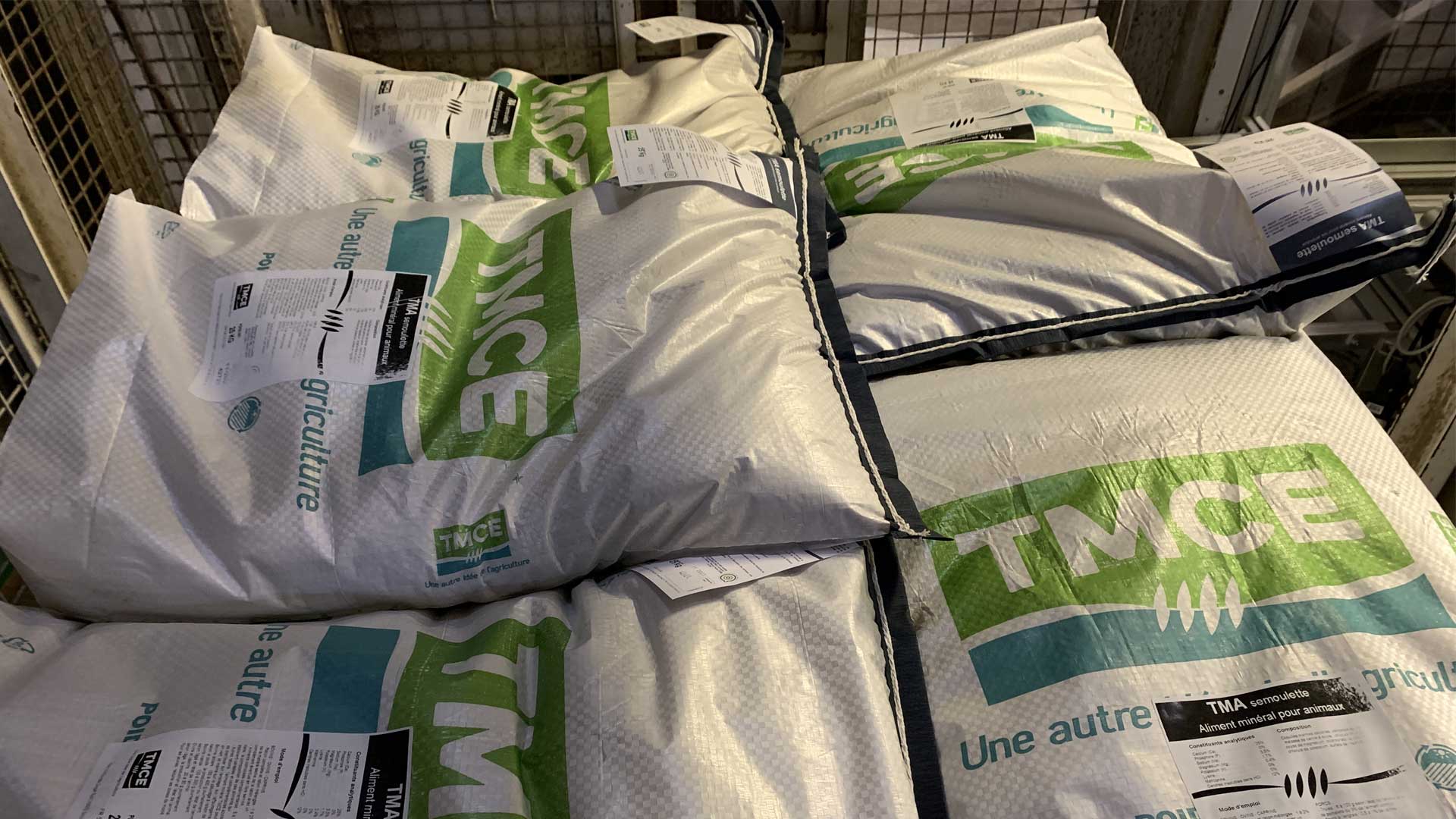 Impression-pose-d’étiquettes-sur-sacs-tissés-poly–ALTech-partenaire-Matthews-France Impression et dépôt d’étiquettes sur sacs tissés poly avec les solutions ALTech, partenaire Matthews France, pour un marquage précis, durable et conforme aux standards industriels.